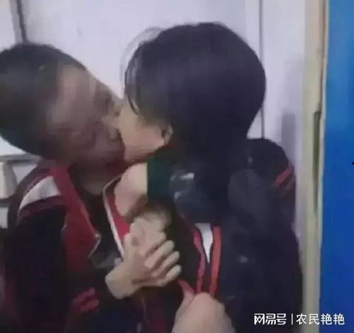 14岁女孩宿舍吃瓜,14岁女孩宿舍里的青春秘密